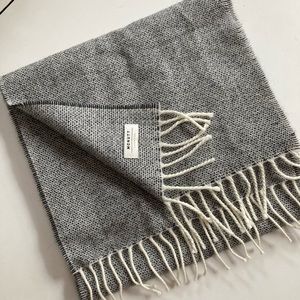McNutt scarf - grey woven lambs wool